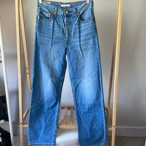 Levi’s ribcage straight ankle jeans, size 28